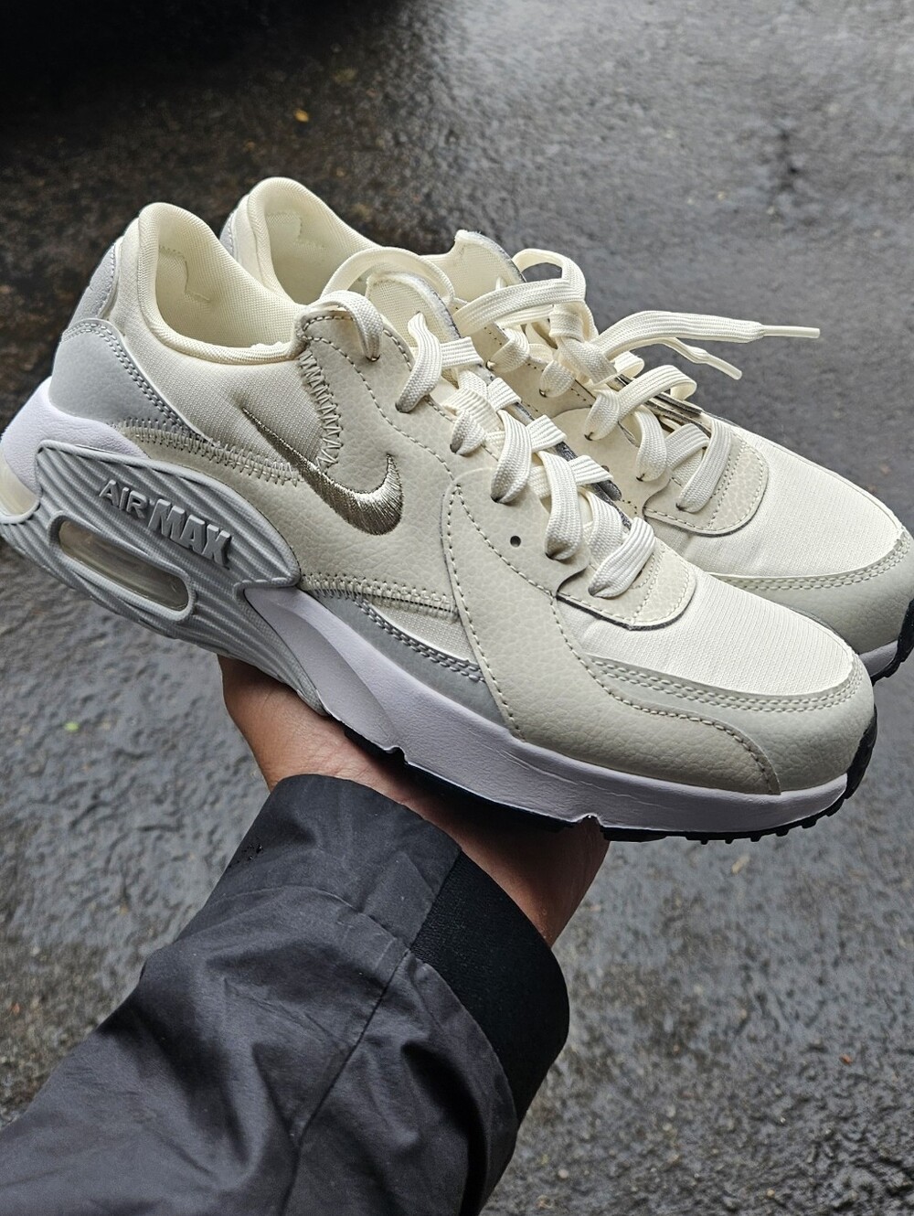New Women's Nike Air Max Excee